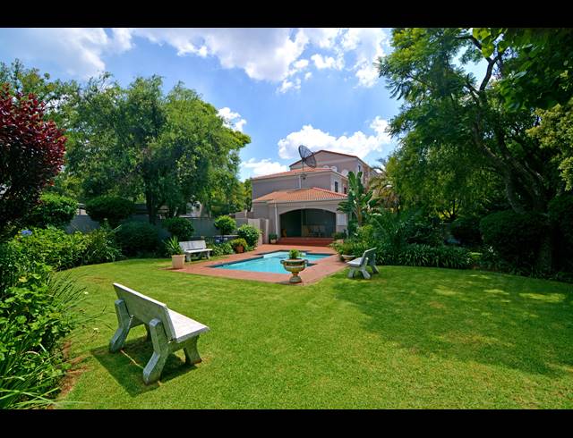 2 BEDROOM APARTMENT FOR SALE IN OAKLANDS